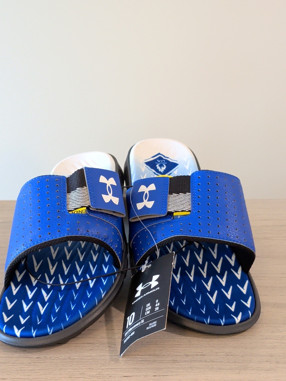 Under Armour NWT 10 Sandals 💙
